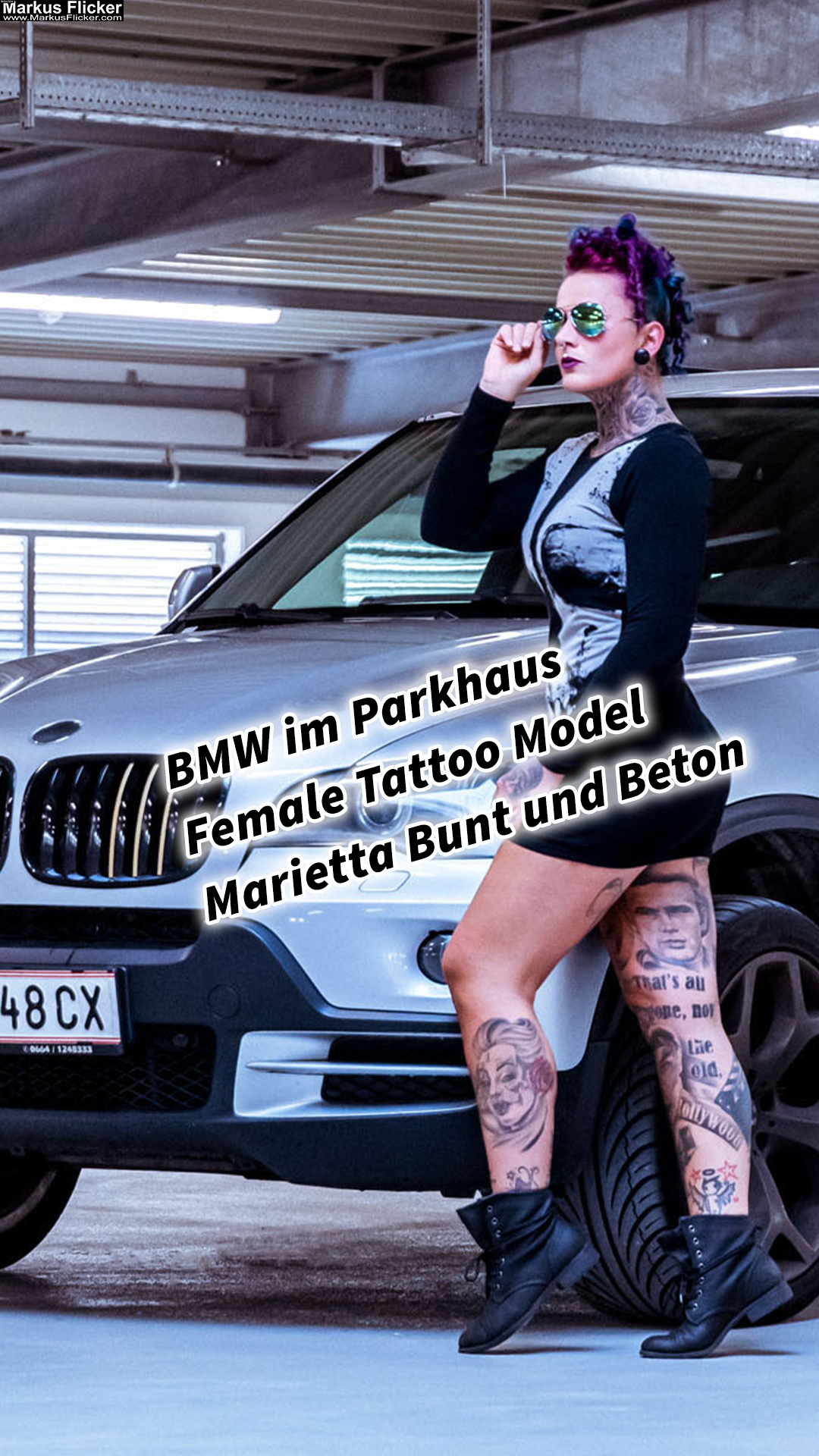 BMW SUV Parkhaus Female Tattoo Model Marietta buntes Shirt und Beton