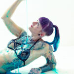 BodySlime Schleim Fotoshooting mit Female Tattoo Model Marietta Girl im Fotostudio