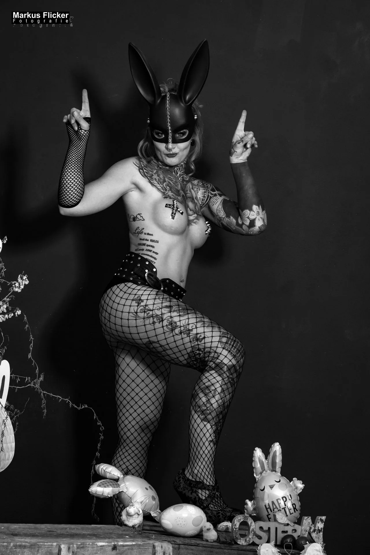 Sexy Provokant Ostern im Fotostudio Fotos Slideshow Portfolio Fotos GGM FFM mit verrückten Outfits