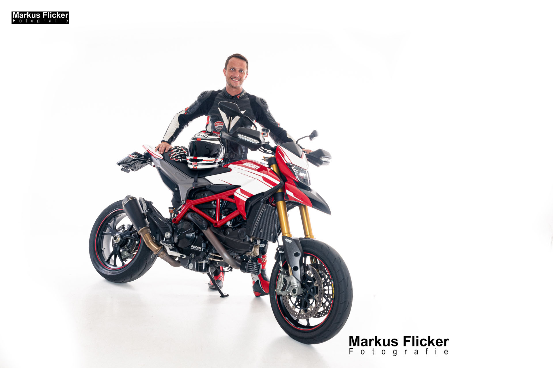 Motorrad Ducati Hypermotard 939 SP Bike im Fotostudio