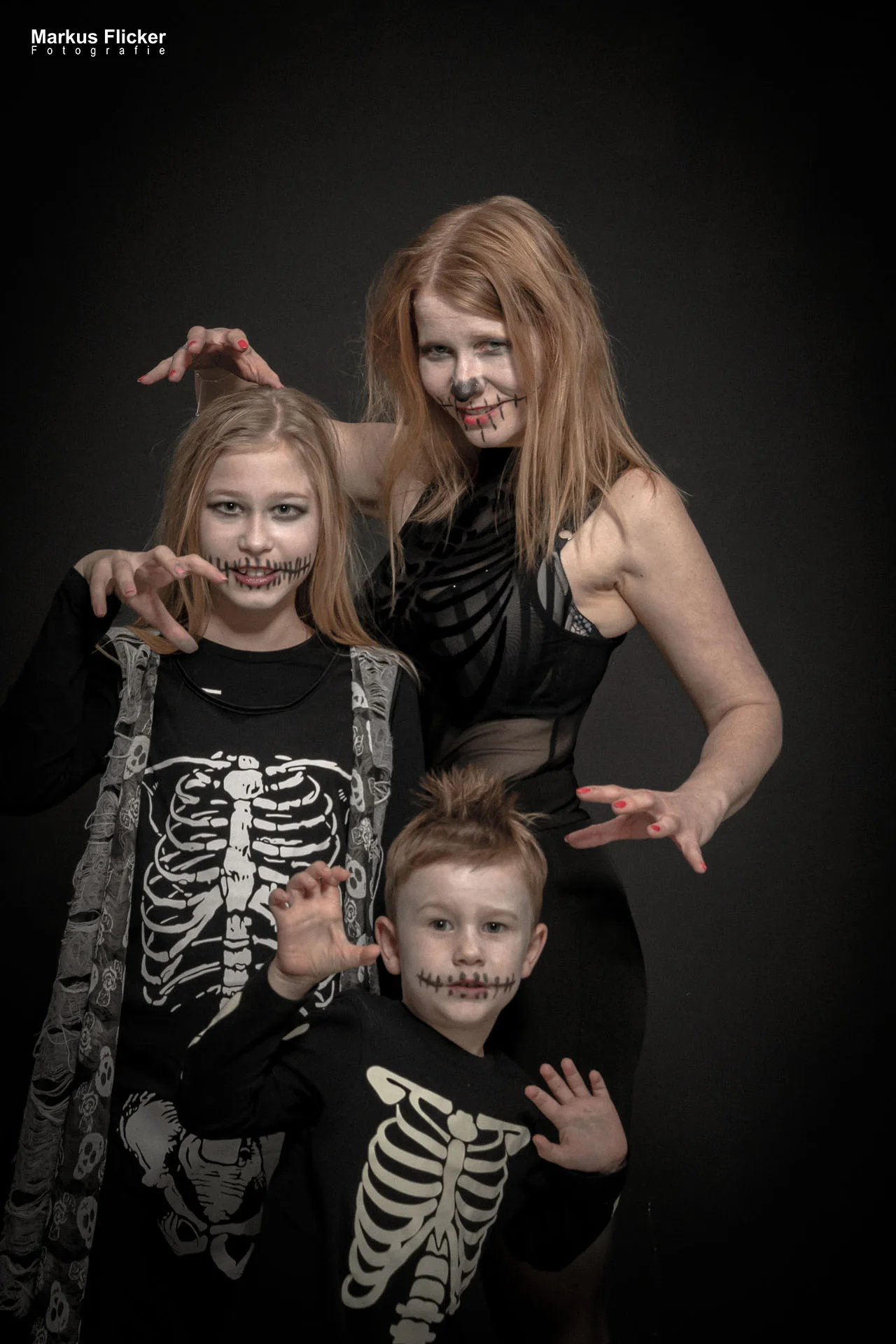 Fotoshooting Halloween im Fotostudio Bildideen Bildbearbeitung Hexen, Geister, Zombies, Clowns, Vampire mit Kinder und Erwachsene... Adobe Photoshop