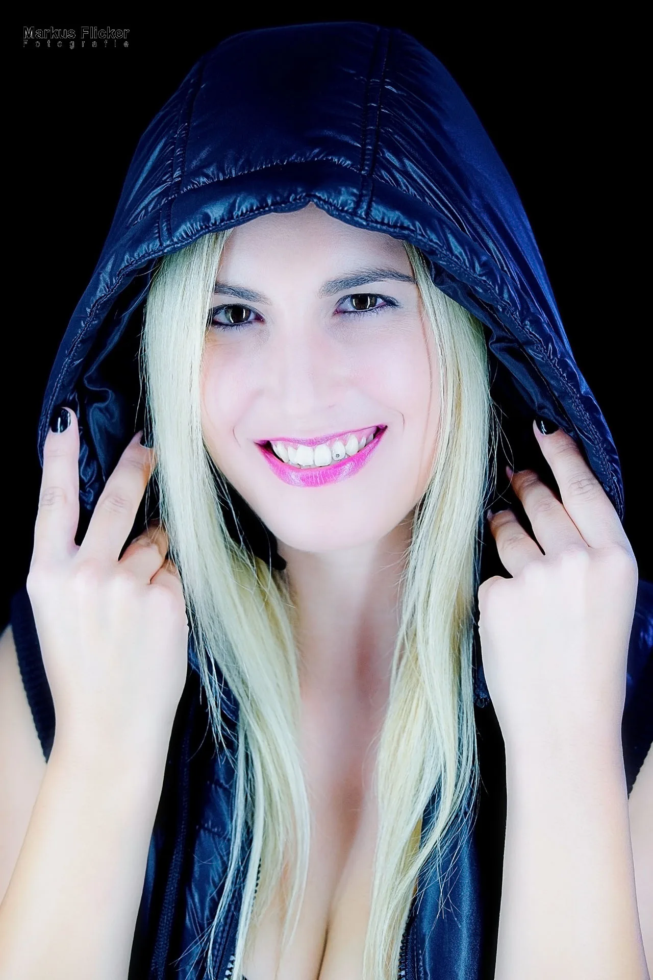 Portrait Female Model Silvia im Fotostudio