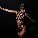 Tape The Model Photography Female Model Lisa Dark Akt Nude Klebeband Fotoshooting im Fotostudio #TapeTheModelPhotography