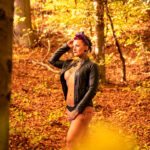 Herbst Akt im Wald mit Marietta