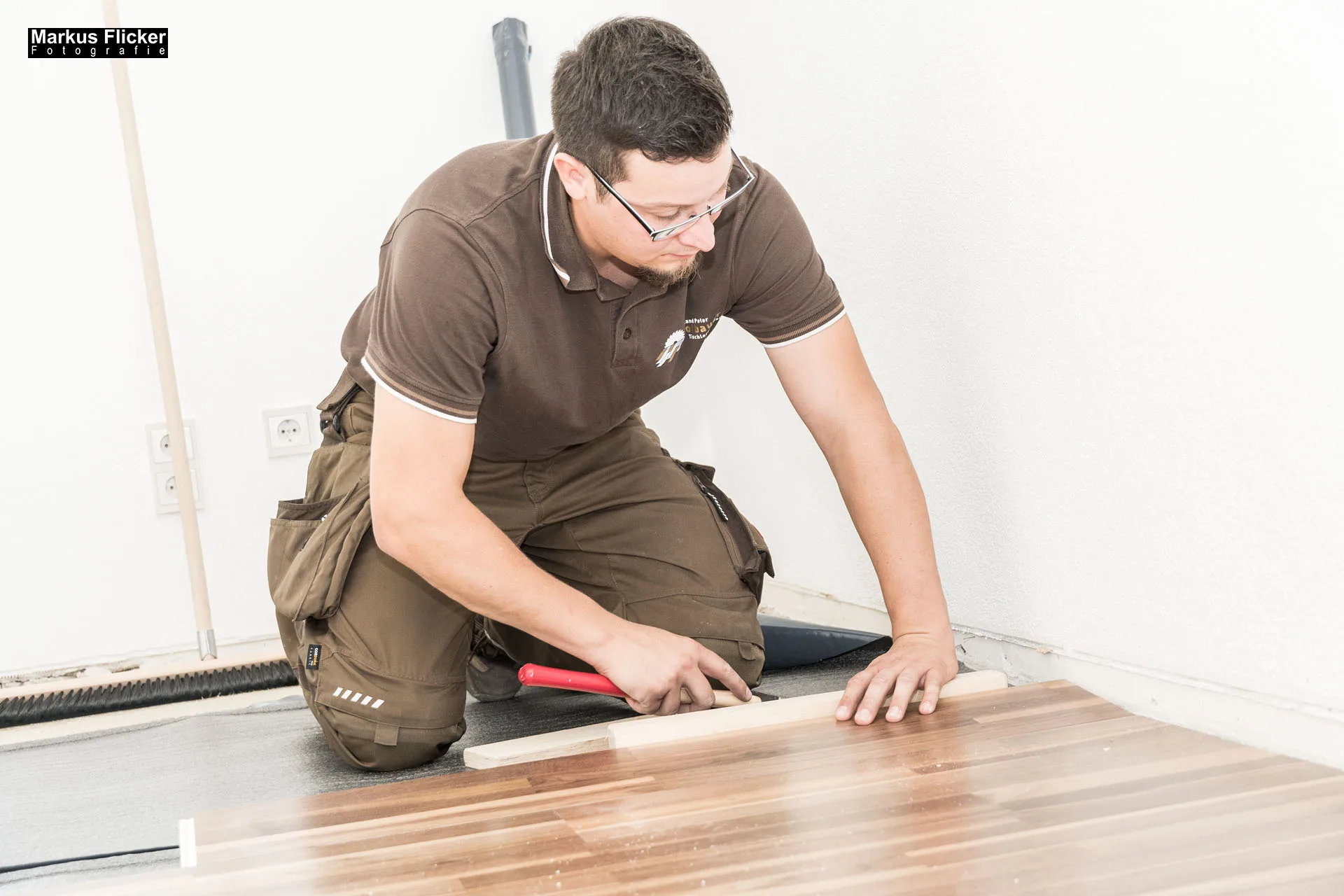 Mobiler Tischlermeister Roland Peter Hofbauer Werbefotos für Druck und Social Media