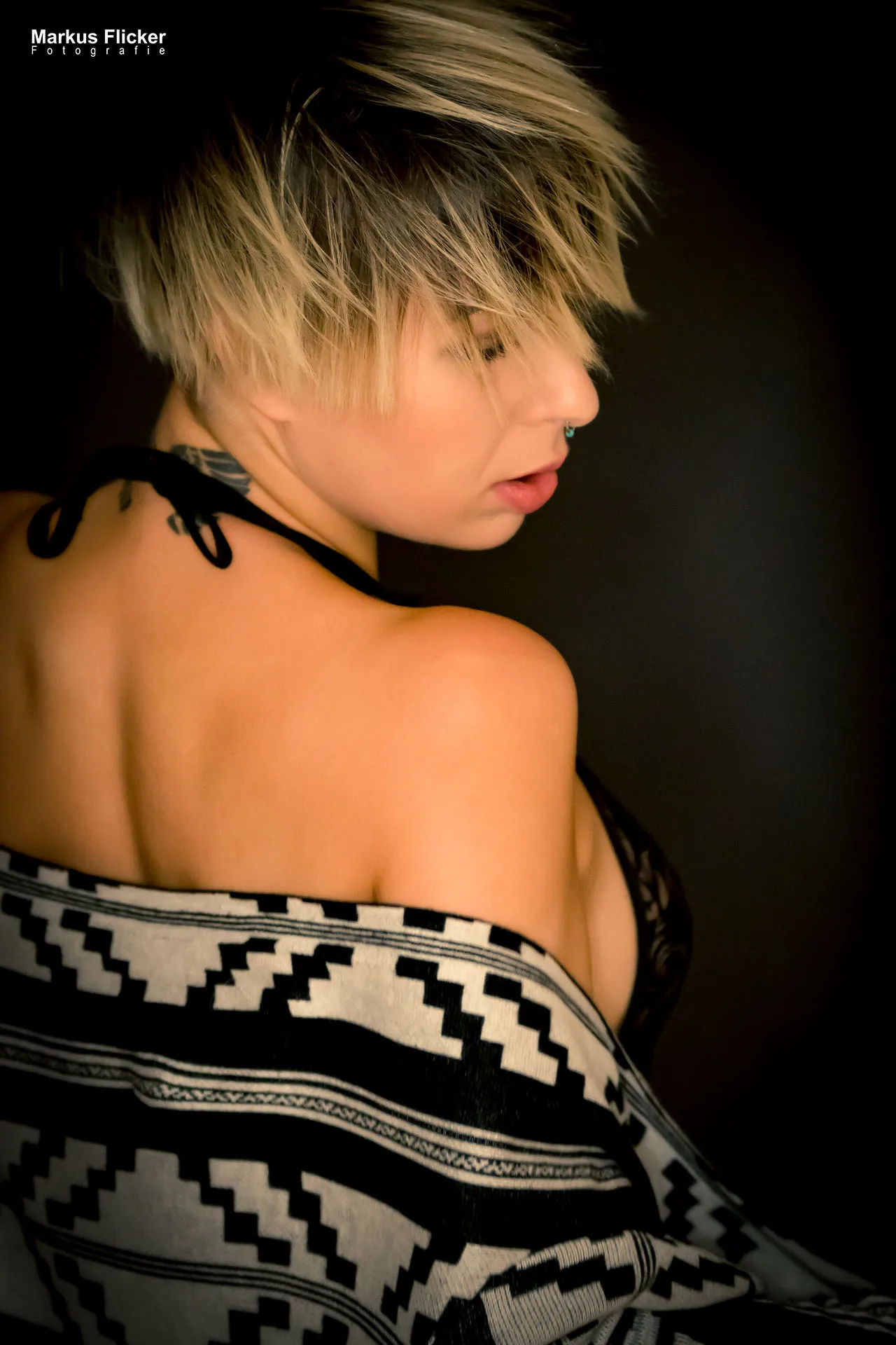 Dessous-, Akt- und Portrait-Fotoshooting im Studio mit Female Model Lisa im Fotostudio