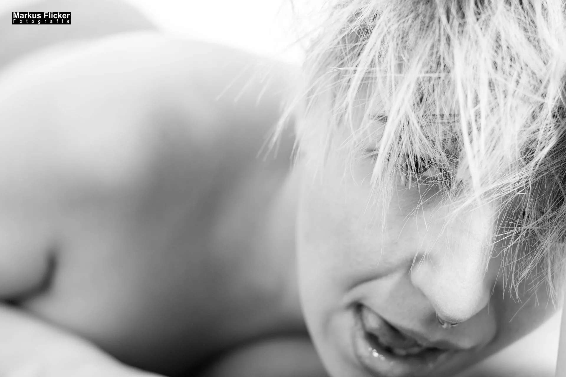 Dessous-, Akt- und Portrait-Fotoshooting im Studio mit Female Model Lisa im Fotostudio