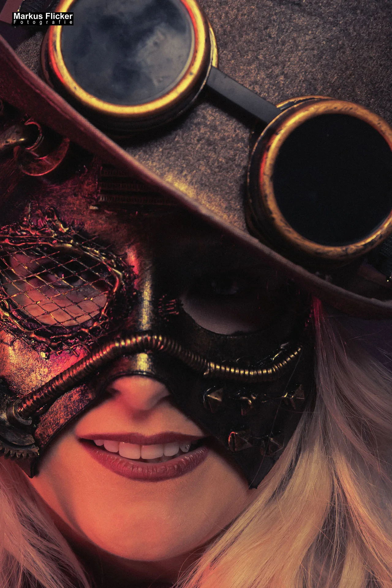 Steampunk Portrait im Fotostudio mit Female Model Sandra Bildbearbeitung Retusche