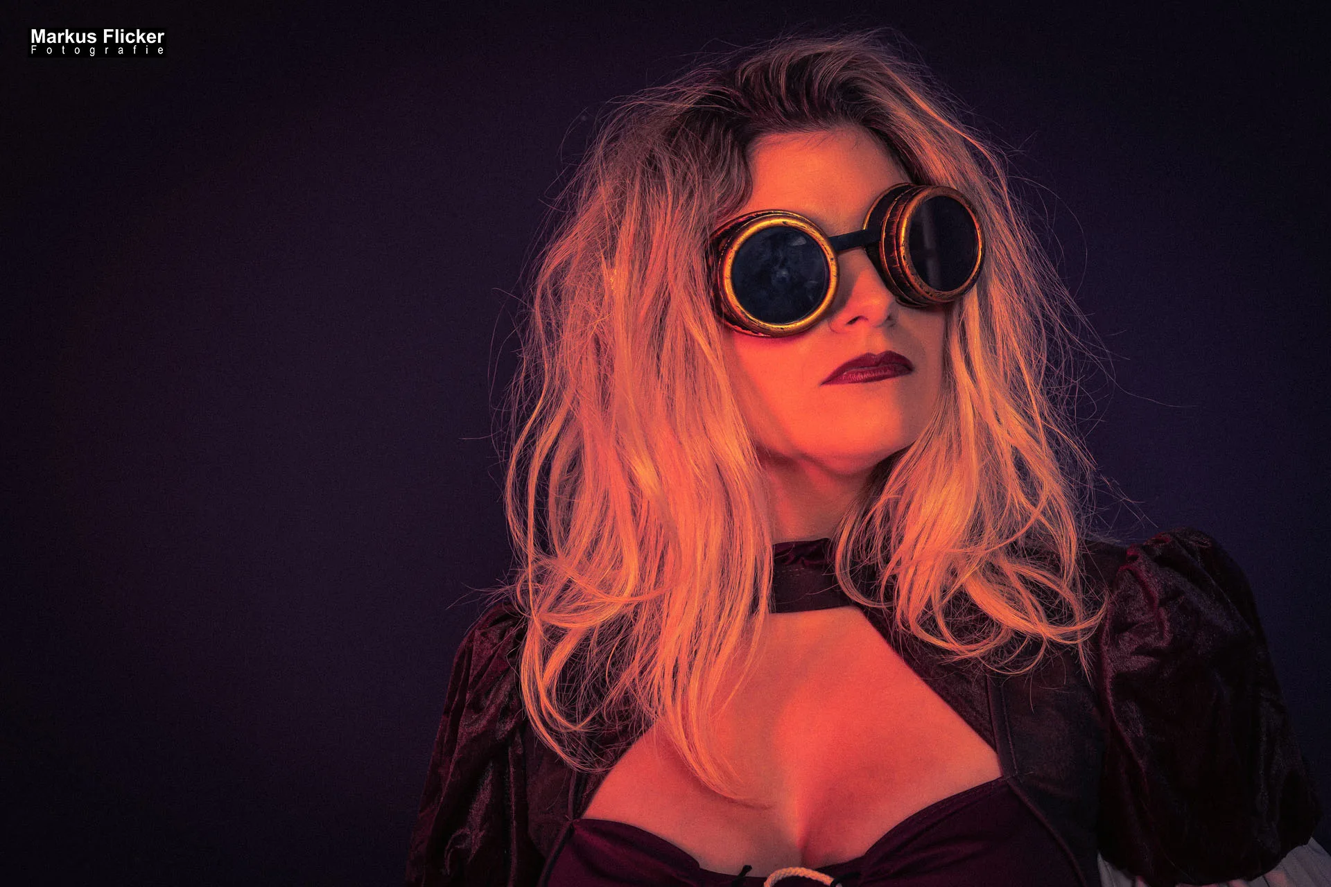Steampunk Portrait im Fotostudio mit Female Model Sandra Bildbearbeitung Retusche