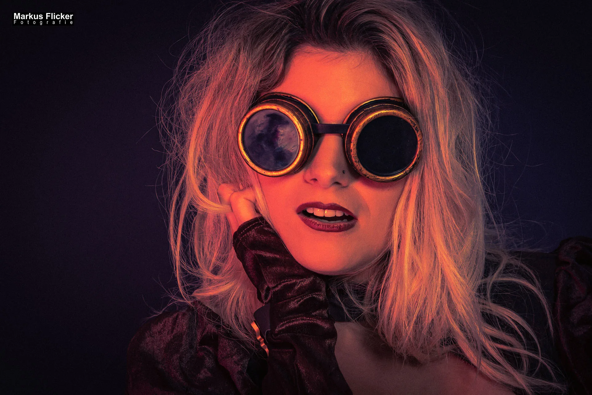 Steampunk Portrait im Fotostudio mit Female Model Sandra Bildbearbeitung Retusche