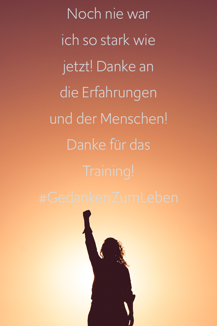 Stärke und Training durch Vergangenheit und Menschen. Minimalismus Mehr Geld Mehr Zeit Mehr Platz Mehr Leben: Minimalistisch leben, maximal profitieren, maximal genießen, weniger Ballast