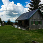 Wildwiesenhütte und Aussichtswarte in Miesenbach in der Steiermark