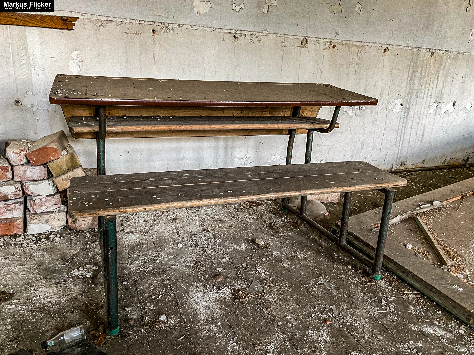 Lost Place Photography Schule an der Hauptstraße in Ungarn inkl. 10 Tipps für Lost Place Fotografie