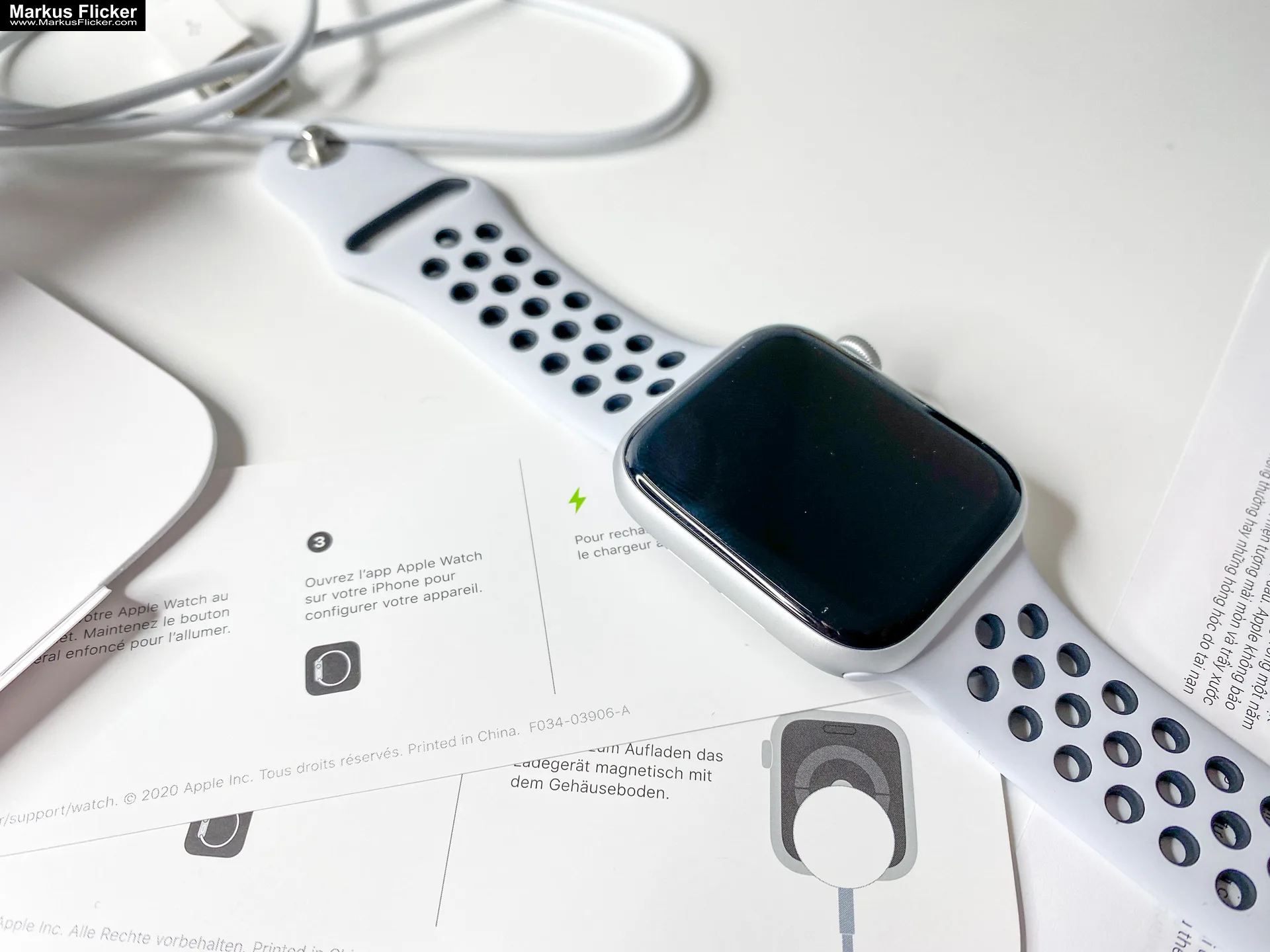 Unboxing & Konfiguration Video Apple Watch SE Nike Aluminium 44mm Silber MYYH2FD/A inkl. Ladestation Charging Dock Station