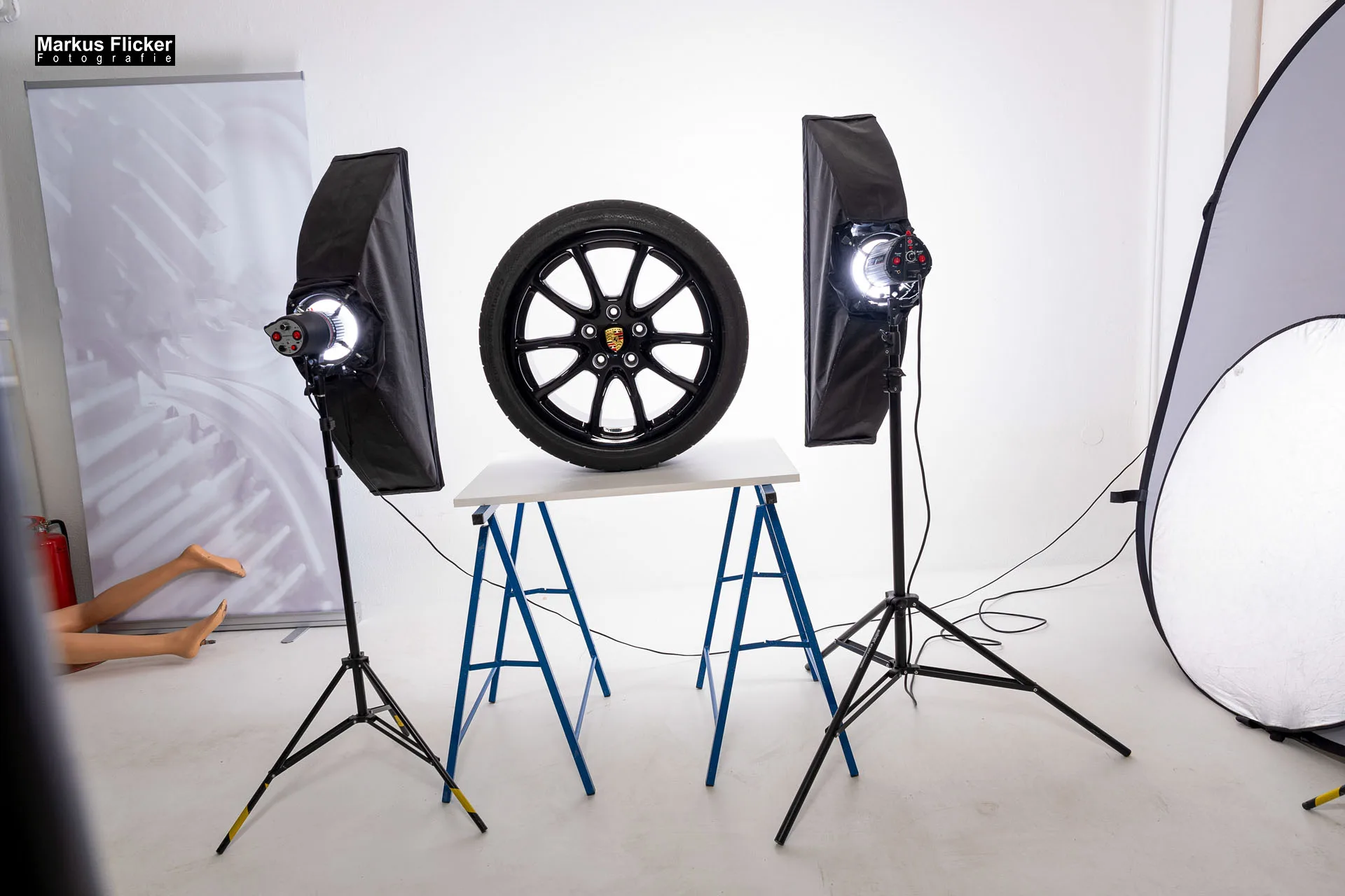 Produktfoto Porsche Felge mit ContiSportContact Reifen im Fotostudio inkl. 37 Fototipps für Produktfotos