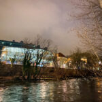 Die Murinsel Graz mit Beleuchtung zur Weihnachtszeit