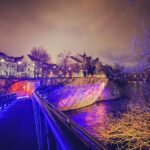 Die Murinsel Graz mit Beleuchtung zur Weihnachtszeit