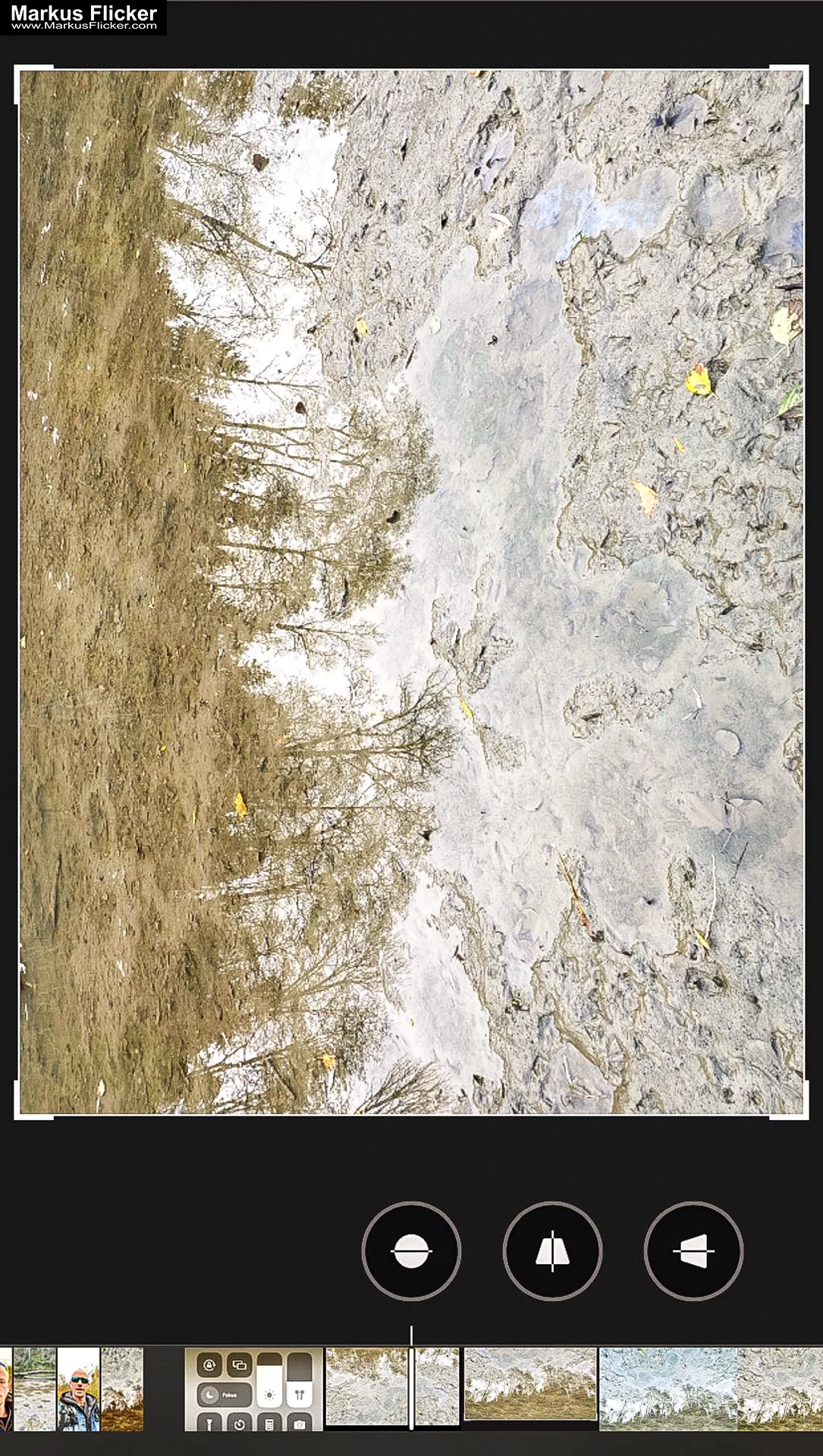 Bäume im Fluss mit Spiegelung auf dem Wasser Foto auf dem iOS Smartphone Handy Phone bearbeitet. Fotografieren und Filmen mit dem Smartphone: Bessere Fotos und Videos mit dem Handy für Freizeit, Hobby und Business