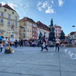 Graz Hauptstadt des südösterreichischen Bundeslandes Steiermark Hauptplatz mit Seifenblasen