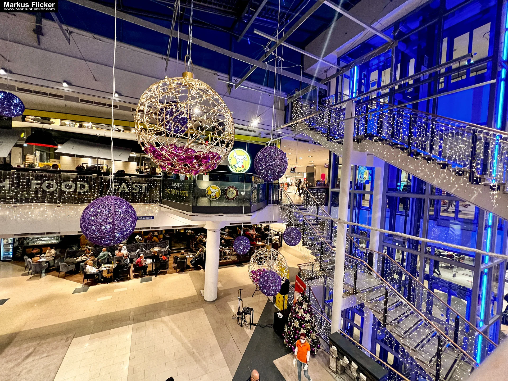 GRAZ HAUPTSTADT DES SÜDÖSTERREICHISCHEN BUNDESLANDES STEIERMARK Weihnachten Steirer Advent Weihnachtsbeleuchtung Graz Schlossberg