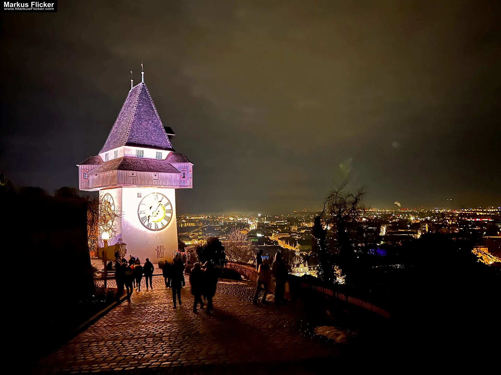 GRAZ HAUPTSTADT DES SÜDÖSTERREICHISCHEN BUNDESLANDES STEIERMARK Weihnachten Steirer Advent Weihnachtsbeleuchtung Graz Schlossberg