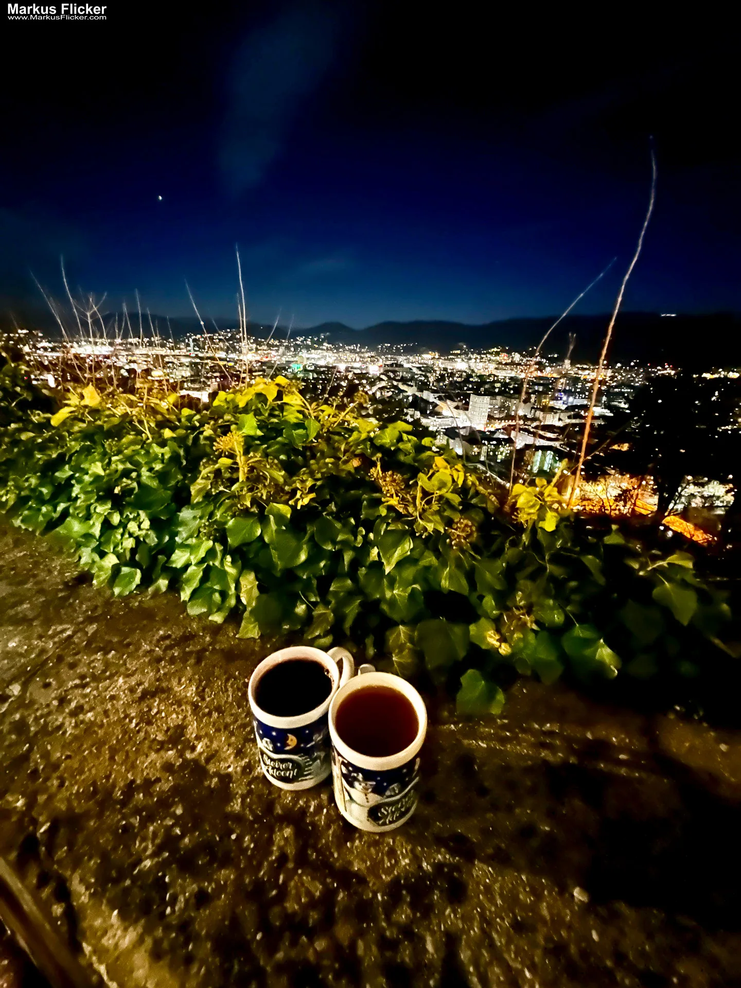 GRAZ HAUPTSTADT DES SÜDÖSTERREICHISCHEN BUNDESLANDES STEIERMARK Weihnachten Steirer Advent Weihnachtsbeleuchtung Graz Schlossberg