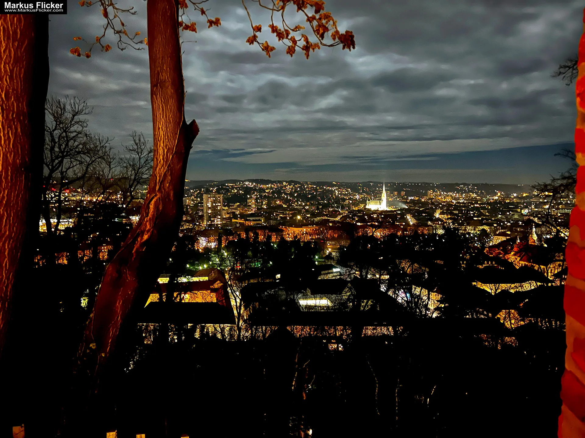 GRAZ HAUPTSTADT DES SÜDÖSTERREICHISCHEN BUNDESLANDES STEIERMARK Weihnachten Steirer Advent Weihnachtsbeleuchtung Graz Schlossberg