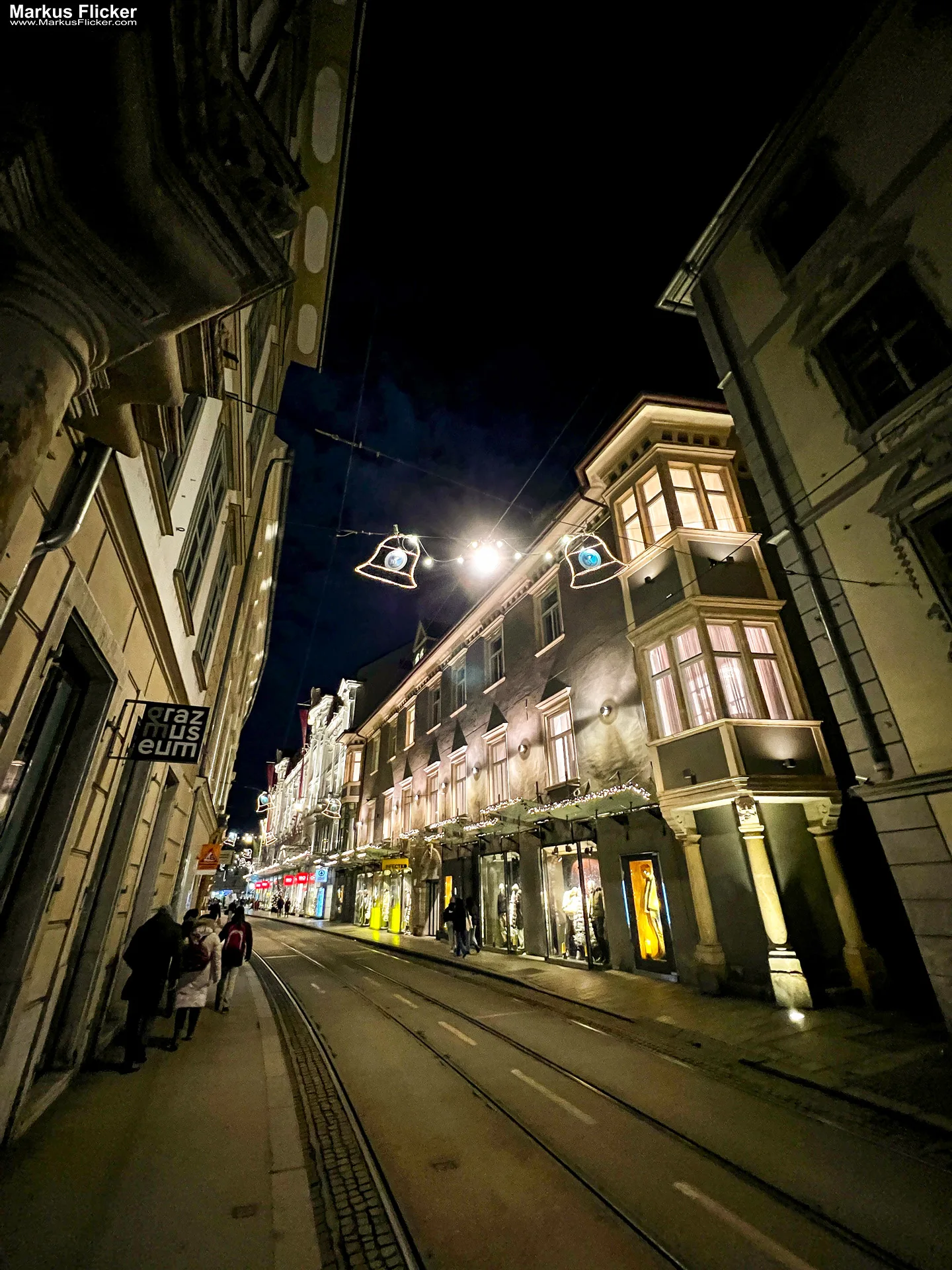GRAZ HAUPTSTADT DES SÜDÖSTERREICHISCHEN BUNDESLANDES STEIERMARK Weihnachten Steirer Advent Weihnachtsbeleuchtung Graz Schlossberg