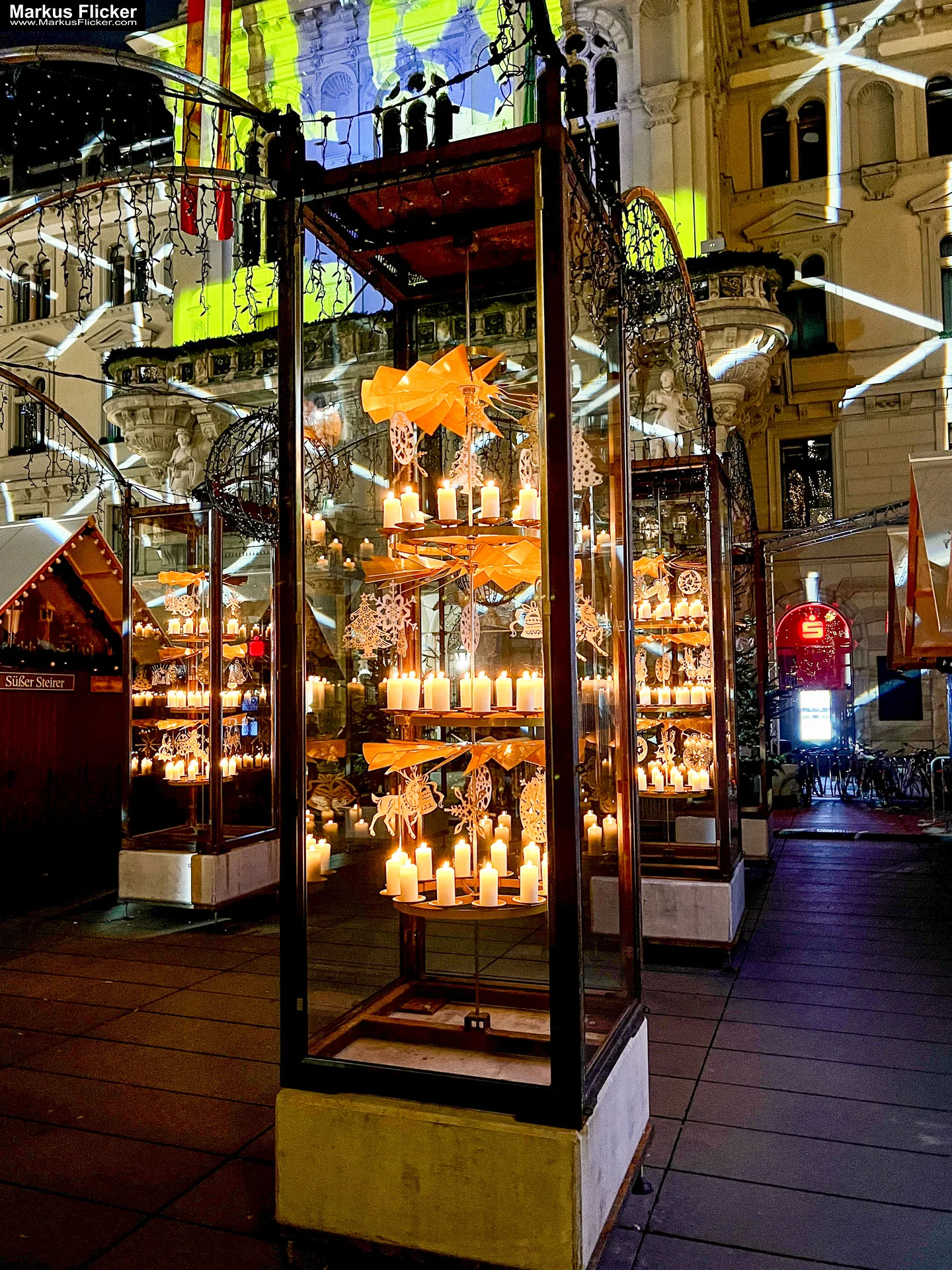 GRAZ HAUPTSTADT DES SÜDÖSTERREICHISCHEN BUNDESLANDES STEIERMARK Weihnachten Steirer Advent Weihnachtsbeleuchtung Graz Schlossberg