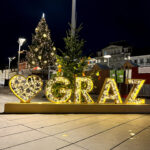 GRAZ HAUPTSTADT DES SÜDÖSTERREICHISCHEN BUNDESLANDES STEIERMARK Weihnachten Steirer Advent Weihnachtsbeleuchtung Graz Schlossberg