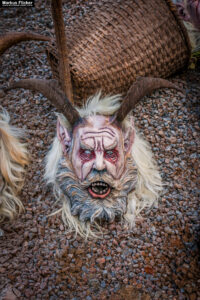 Vides Teufels Pass Perchten Krampus Fotoshooting im Steinbruch