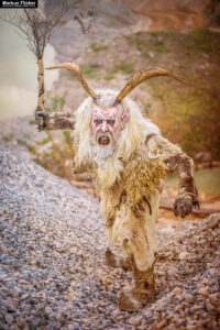 Vides Teufels Pass Perchten Krampus Fotoshooting im Steinbruch