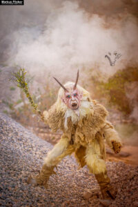 Vides Teufels Pass Perchten Krampus Fotoshooting im Steinbruch