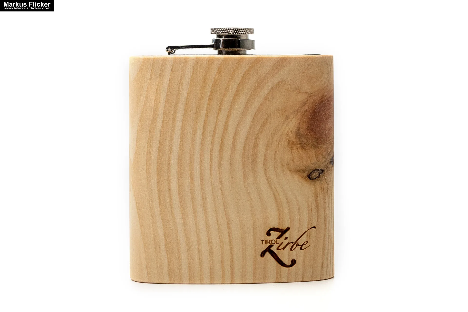 GM-Strantz Zirbenmanufaktur Produktfotografie #alleszirbe Zirbenholz Produkte Spirituosen Holzprodukte Wohlfühlprodukte