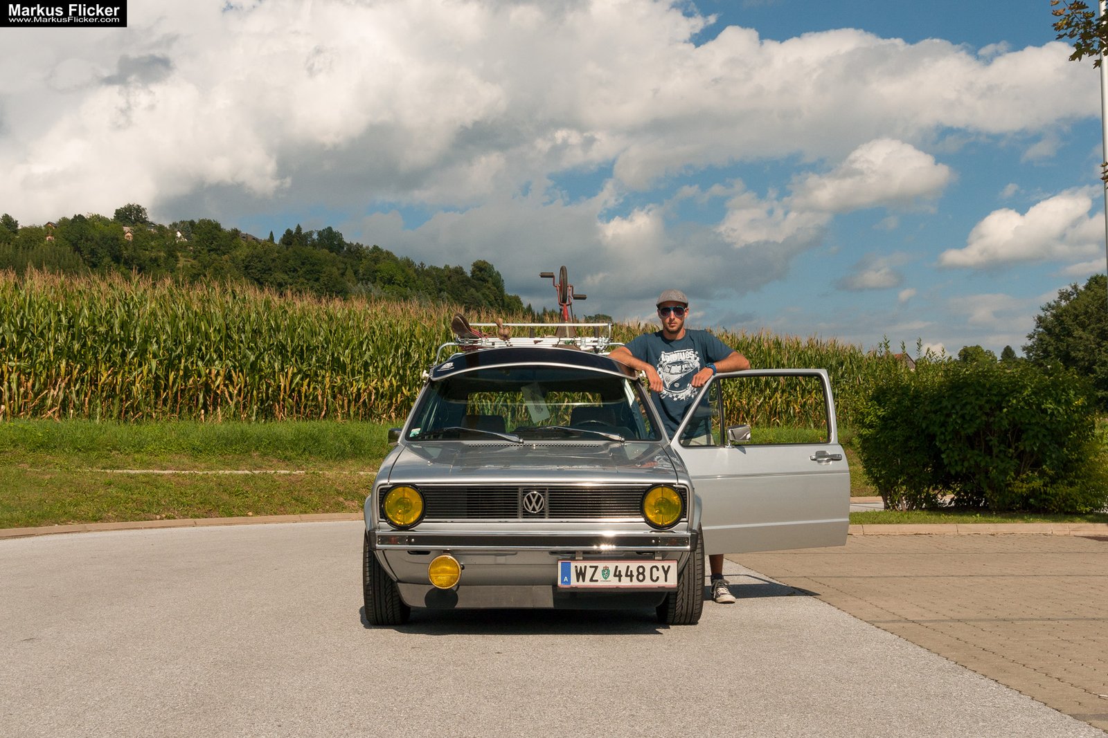 Restaurierte Schönheit: VW Golf Oldtimer Car Photography HDR Look. Zeitreise auf Rädern: Ein fotografischer Tribut an den VW Golf 1 Oldtimer. 20 Tipps zur Oldtimer Fotografie