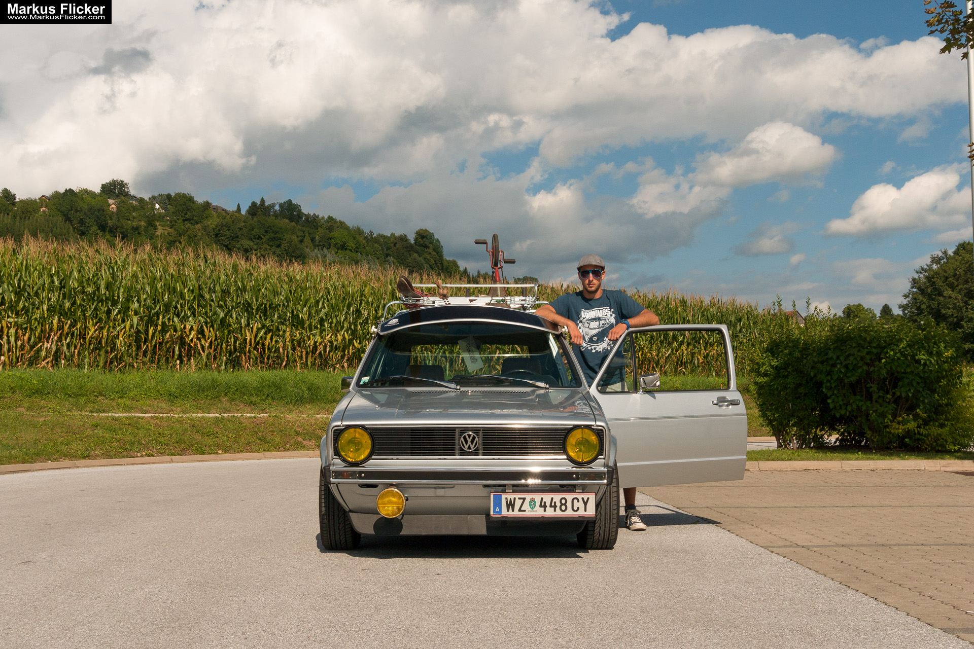 Restaurierte Schönheit: VW Golf Oldtimer Car Photography HDR Look. Zeitreise auf Rädern: Ein fotografischer Tribut an den VW Golf 1 Oldtimer. 20 Tipps zur Oldtimer Fotografie
