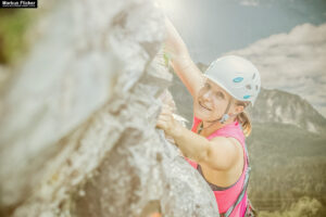 Klettern Outdoor Bergsport Imagefoto Fotografie und Bildbearbeitung Echtes Klettern mit digitaler Landschaft kombiniert