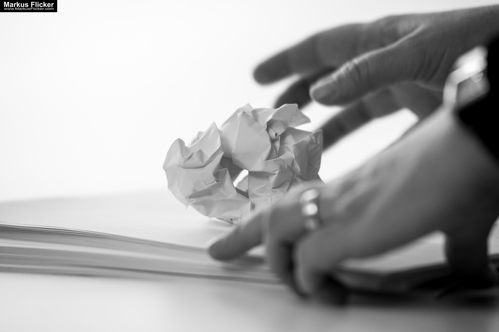 Kreative Fotomotive mit Papier durch Licht und Schatten