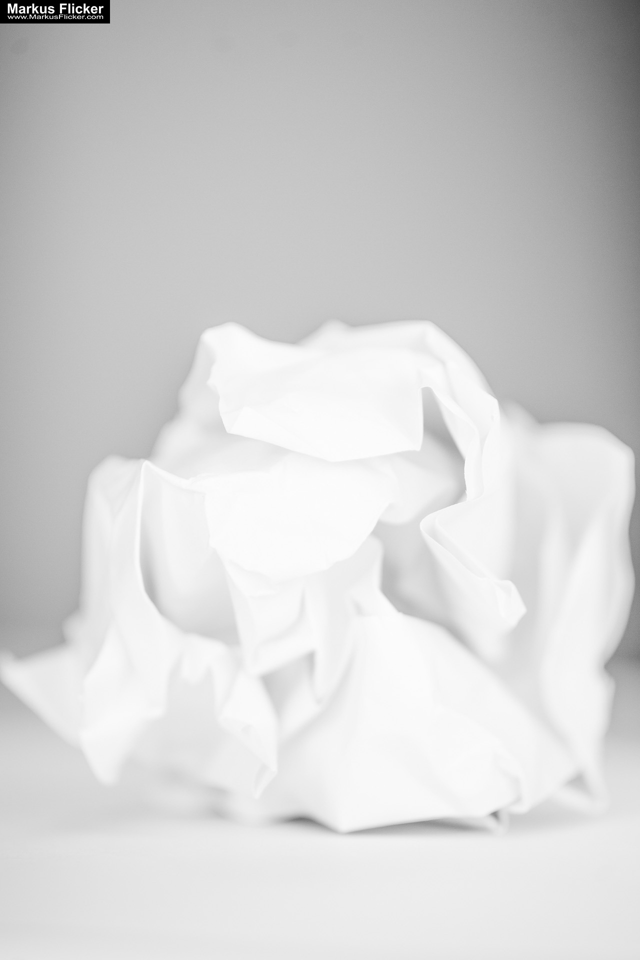 Kreative Fotomotive mit Papier durch Licht und Schatten