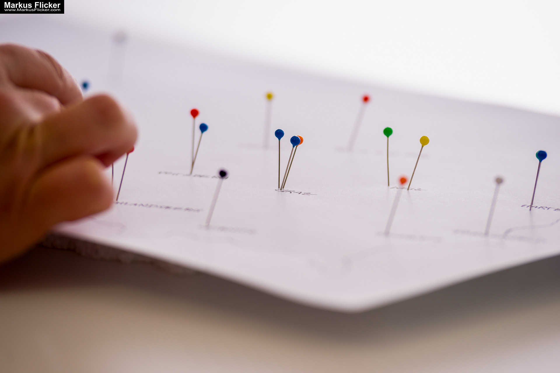 Kreative Fotomotive mit Papier durch Licht und Schatten