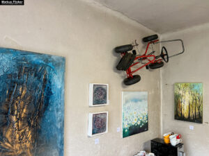 Fotos und Video von der Ausstellung "My First Solo" von Eva Hollinger in Graz