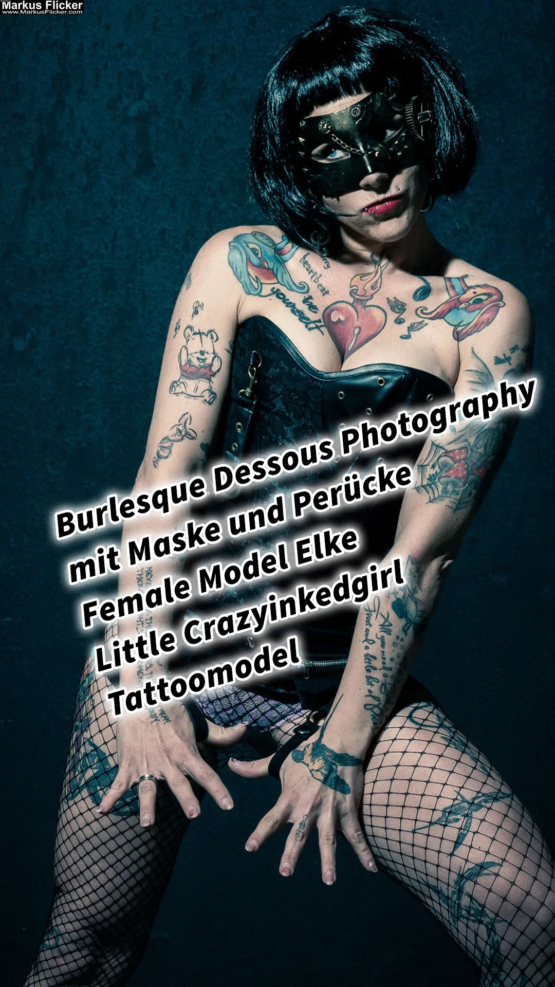 Mehr über den Artikel erfahren Burlesque Dessous Photography mit Maske und Perücke Female Model Elke Little Crazyinkedgirl Tattoomodel inkl. 37 Fototipps und Bildideen