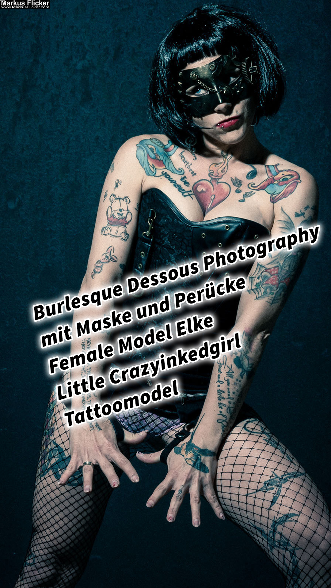 Burlesque Dessous Photography mit Maske und Perücke Female Model Elke Little Crazyinkedgirl Tattoomodel