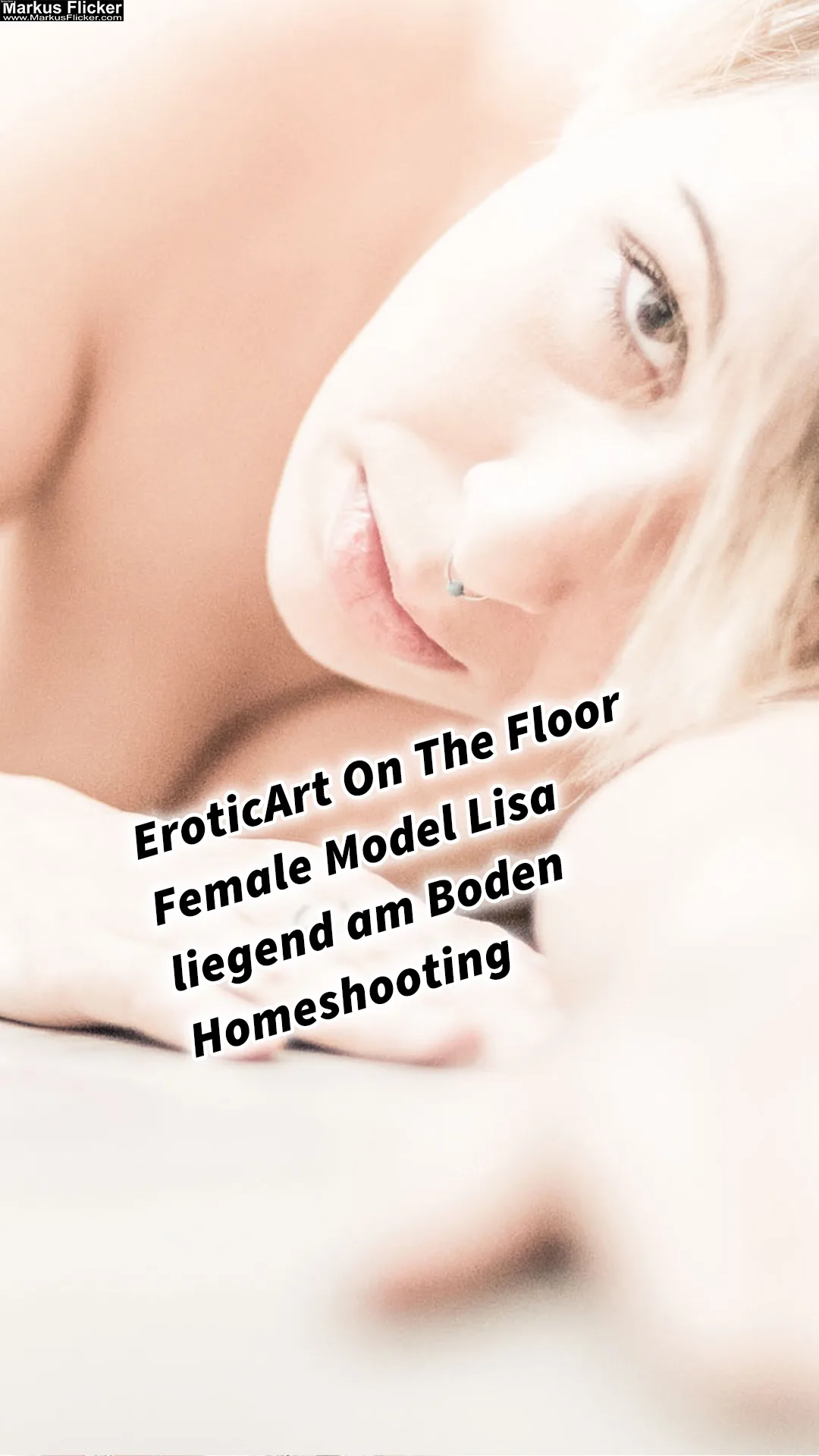 Mehr über den Artikel erfahren EroticArt On The Floor Female Model Lisa Lying On The Floor Home Shooting Photographer Sensual Erotic Photo Studio Nude Photography