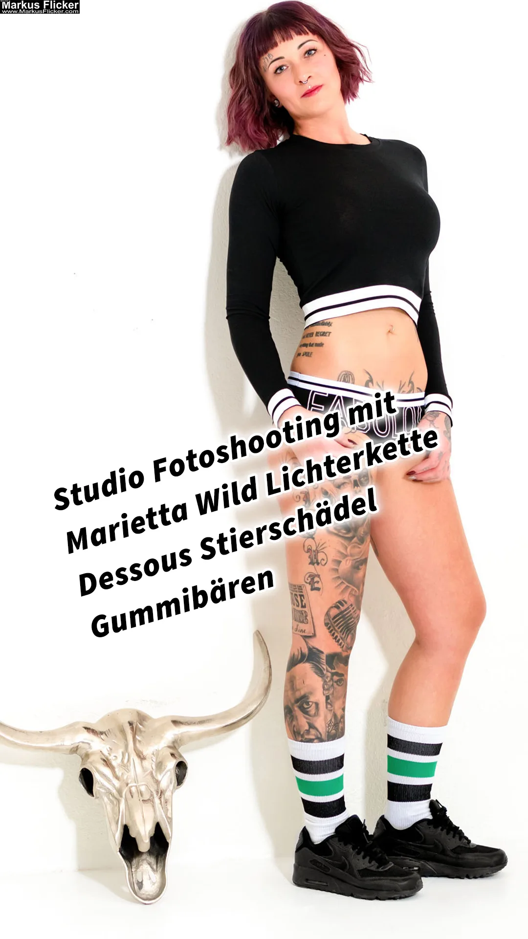 Mehr über den Artikel erfahren Studio Fotoshooting mit Female Model Marietta Wild Lichterkette Dessous Stierschädel Gummibären inkl. 37 Fototipps und Bildideen