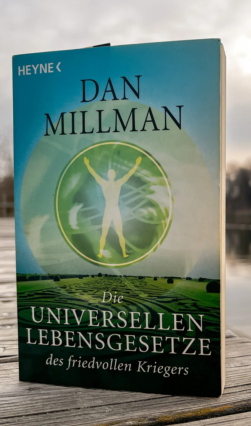 Mehr über den Artikel erfahren Die universellen Lebensgesetze des friedvollen Kriegers: Machtvolle Wahrheiten zur Meisterung des Lebensweges Taschenbuch von Dan Millman