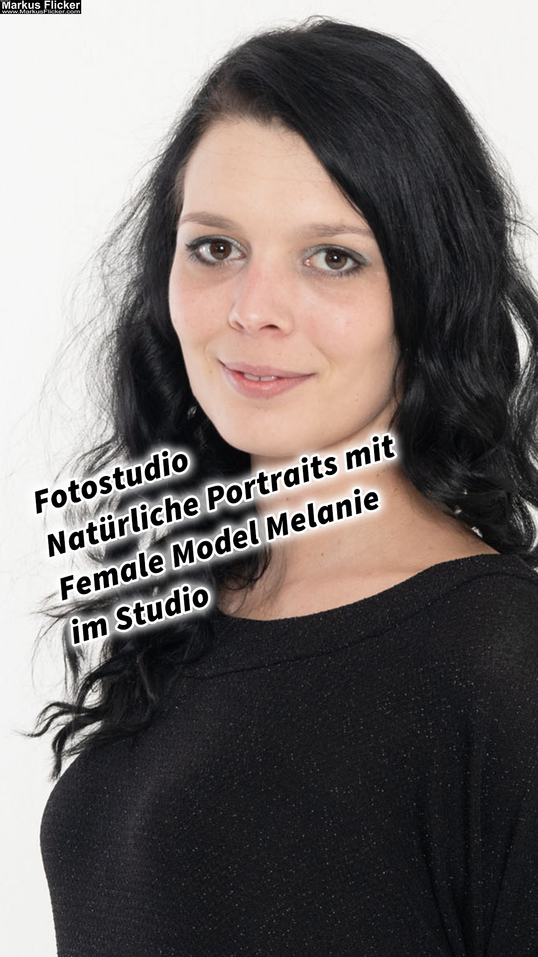 Fotostudio Natürliche Portraits mit Female Model Melanie im Studio spontan und gemütlich