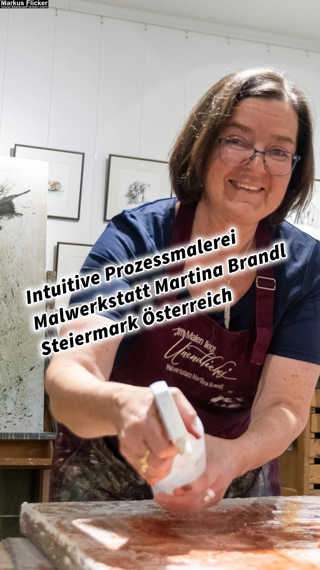 Du betrachtest gerade Intuitive Prozessmalerei Malwerkstatt Martina Brandl Steiermark Österreich Werbefotos