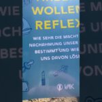 Der Haben-Wollen-Reflex: Wie sehr die Macht der Nachahmung unser Leben bestimmt und wie wir uns davon lösen von Luke Burgis VAK Verlag In einer Welt, die immer stärker von sozialen Medien, Werbung und digitalen Netzwerken durchdrungen ist, nimmt die Dynamik der Nachahmung eine zentrale Rolle in unserem Leben ein. Die unbewusste Tendenz, das Verhalten, die Wünsche und die Ziele anderer Menschen zu kopieren, prägt nicht nur unser Konsumverhalten, sondern auch unsere Entscheidungen, Beziehungen und sogar unser Selbstbild. Luke Burgis beleuchtet in seinem Buch "Der Haben-Wollen-Reflex: Wie sehr die Macht der Nachahmung unser Leben bestimmt und wie wir uns davon lösen können", wie tief verwurzelt dieser Impuls in der menschlichen Natur ist. Er zeigt auf, wie stark uns die Mechanismen der Nachahmung beeinflussen und wie wir diesen Zwang überwinden können, um ein erfüllteres und authentischeres Leben zu führen. Markus Flicker Fotograf Videograf Content Creator Autor