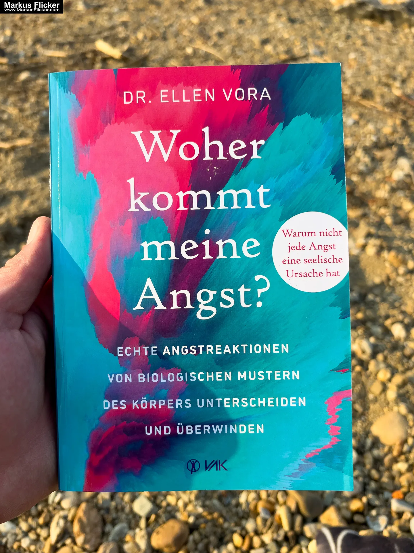 Mehr über den Artikel erfahren Woher kommt meine Angst? Echte Angstreaktionen von biologischen Mustern des Körpers unterscheiden und überwinden von Dr. Ellen Vora VAK Verlag